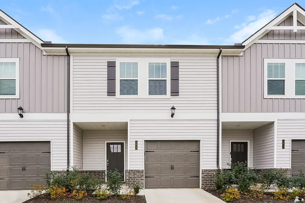 3 bed, 2.5 bath, 1601 sqft, $1,900 — Photo 1