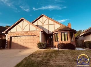 2474 SW Brookhaven Ln, Topeka, KS 66614
