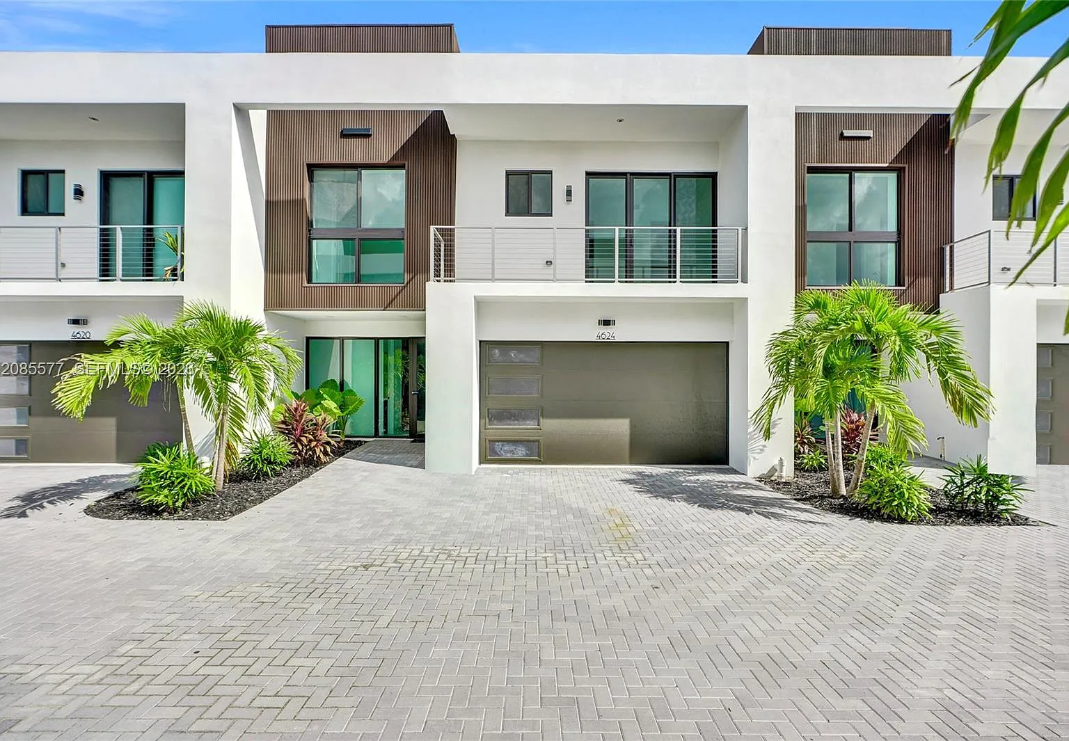 H20 Dania Beach — Photo 1