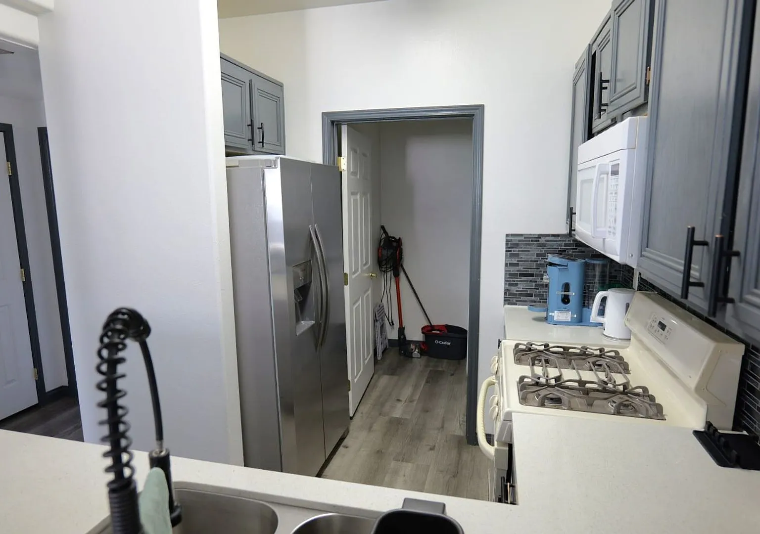 Fully Furnished * 1bed/1bath Condo With 1 Car Garage In Southwest Las Vegas — Photo 4