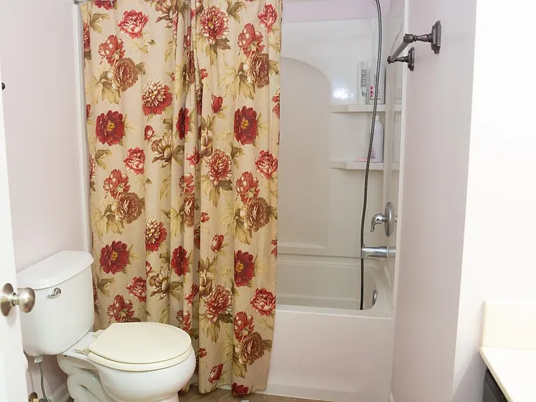 506 Grosvenor Ln — Photo 54