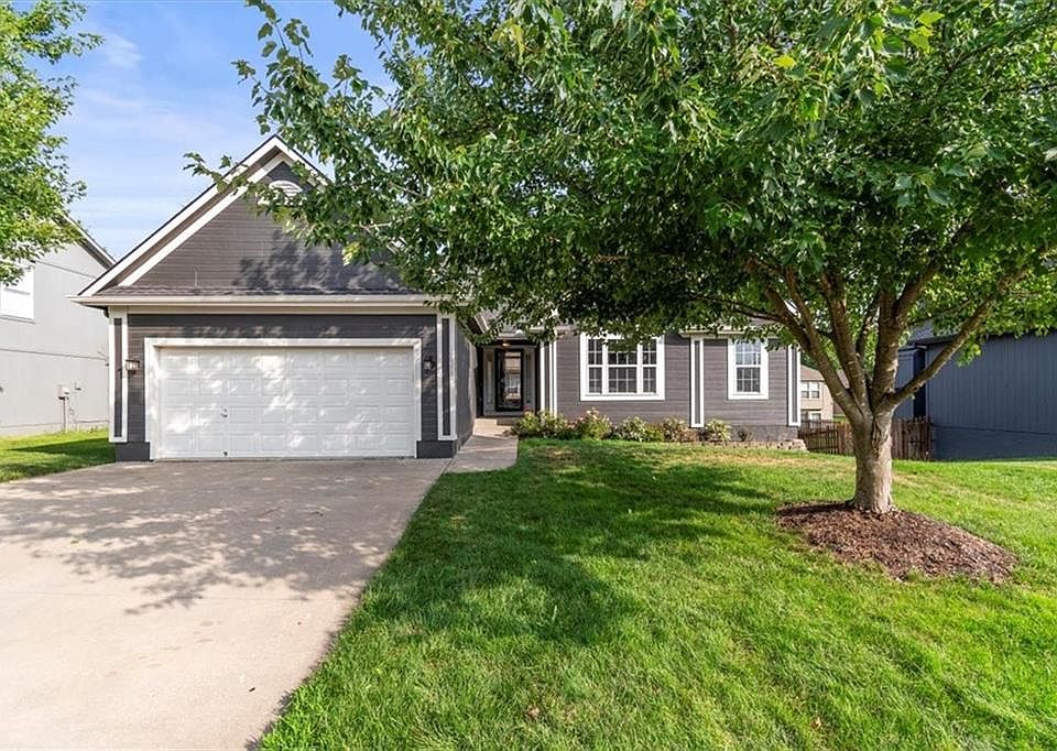 1st image of 1305 NW Persimmon Dr