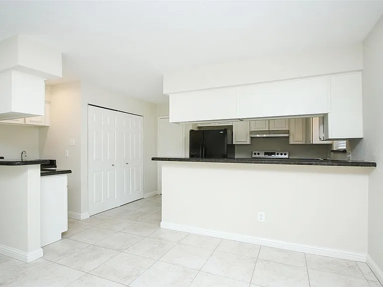 14641 Perthshire Rd — Photo 10