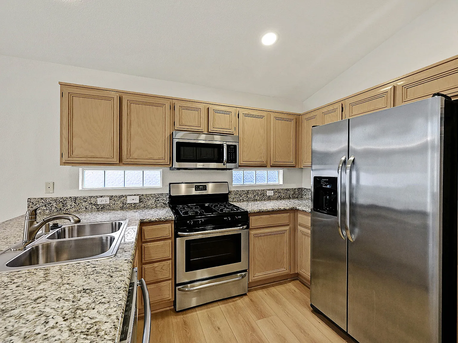 2559 Misty Olive Ave — Photo 3