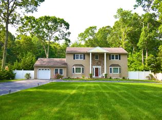 128 John St, Hauppauge, NY 11788