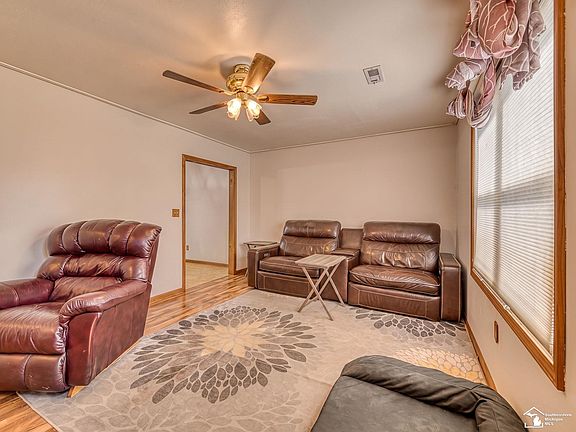 3rd image of 3255 Park Dr