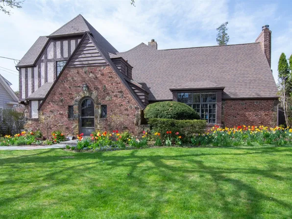 125 Reed Avenue, Pelham, NY 10803