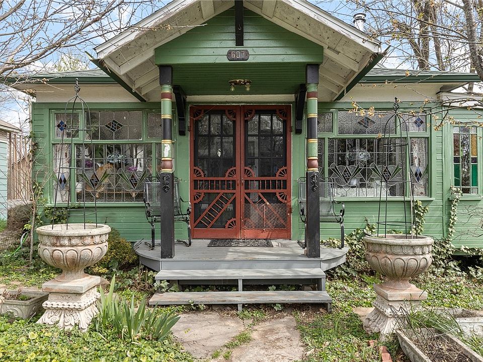 1st image of 607 N Robinson St