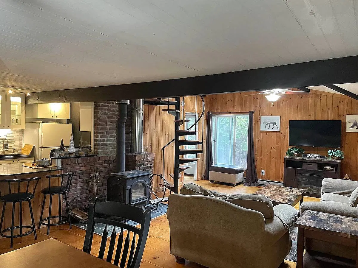 3 bed, 1.5 bath, 900 sqft, $3,100 — Photo 2