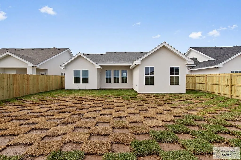 3 bed, 2.5 bath, 1410 sqft, $2,500 — Photo 3