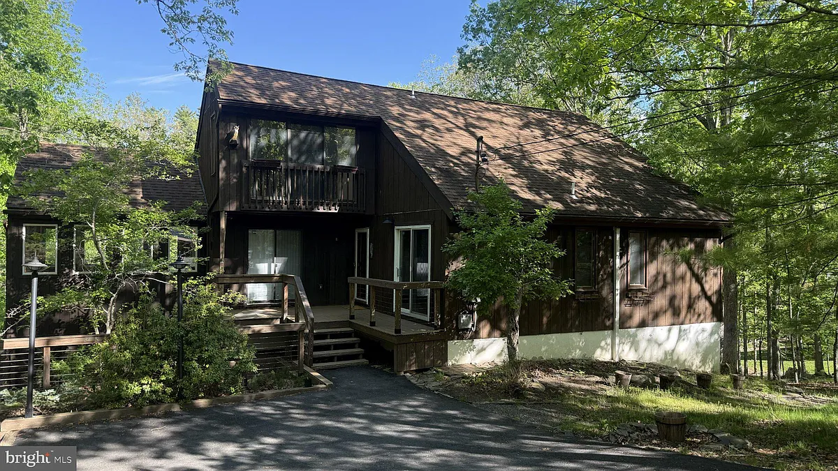 Building Photo - 5375 Woodbridge Dr E