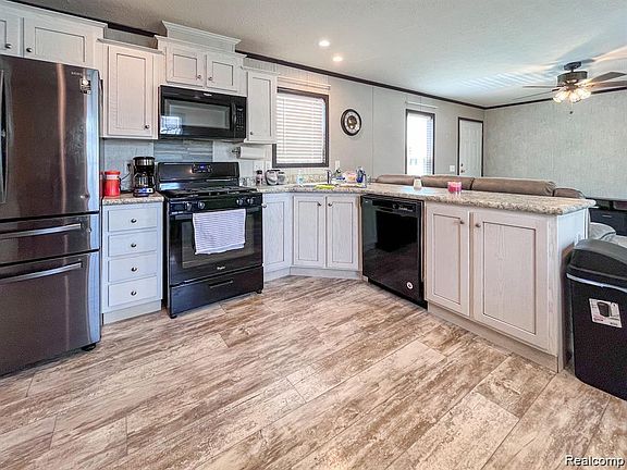 3rd image of 321 Prairie Cir