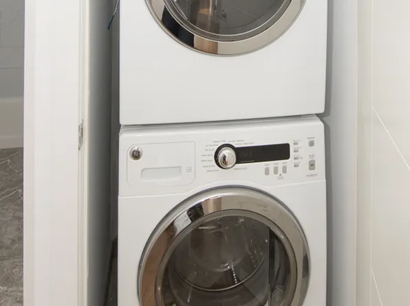 689 Leonard Street image 20 of 24