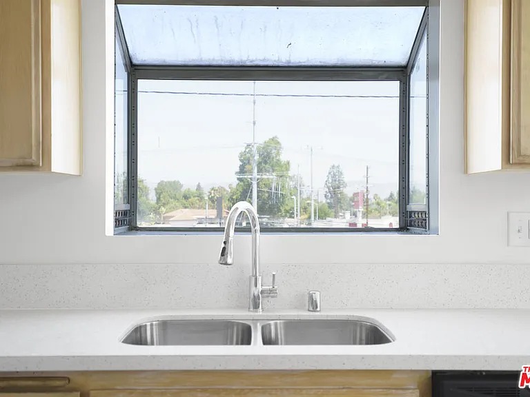 22705 Del Valle St #5 — Photo 7