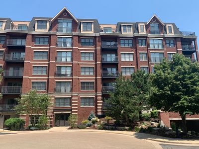 255 E Liberty Dr APT 404, Wheaton, IL, 60187