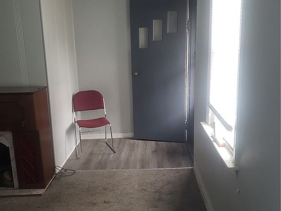 3rd image of 1360 Herman St
