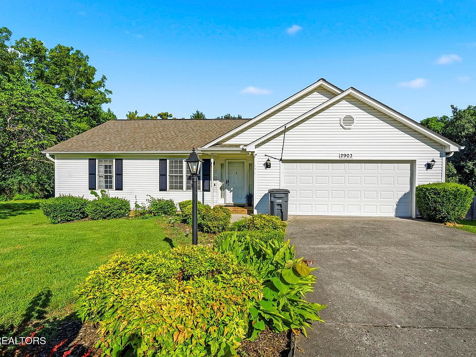 1st image of 2903 Large Oak Ln
