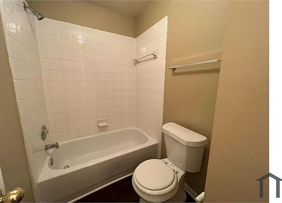 5 bed, 2316 sqft, $3,200 — Photo 4
