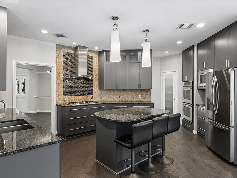 8408 Kenning Ct — Photo 9