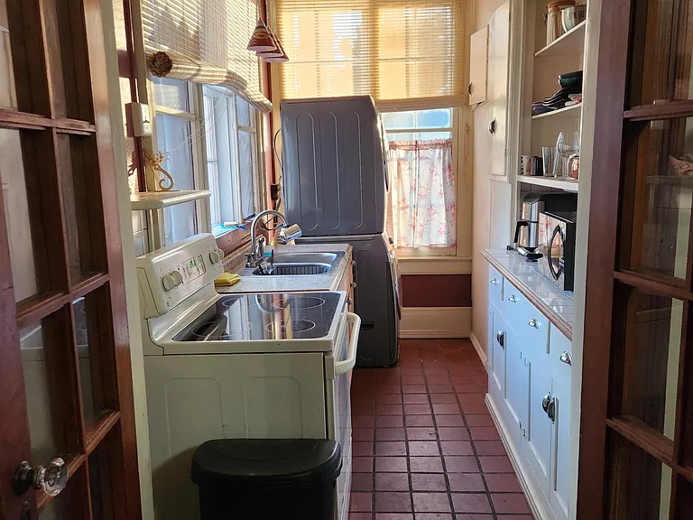 420 Sumner St #4 — Photo 5