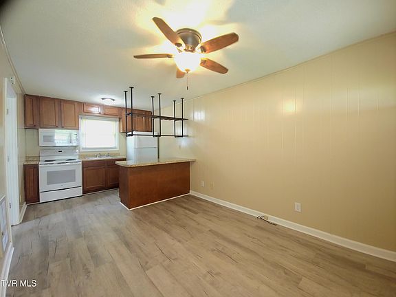 4th image of 200 2nd St APT 1