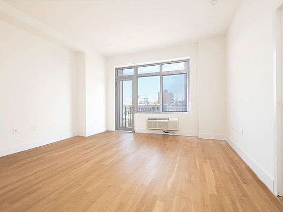 2nd image of 3050 21st St #6Y
