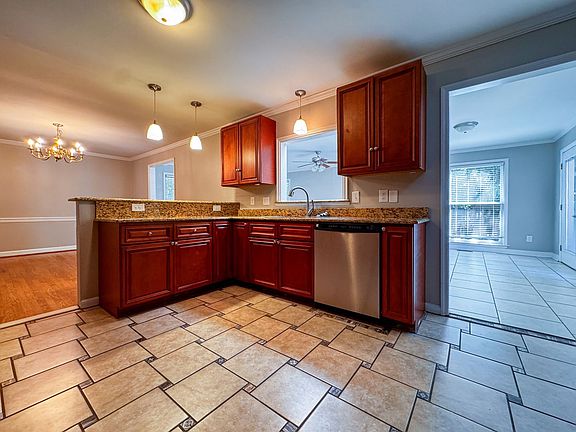 4th image of 2305 Mirror Lake Dr