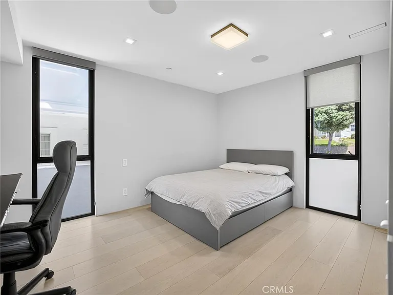 703 N Lucia Ave — Photo 20