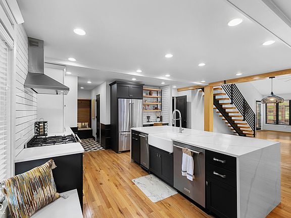 5th image of 229 Brighton Ct