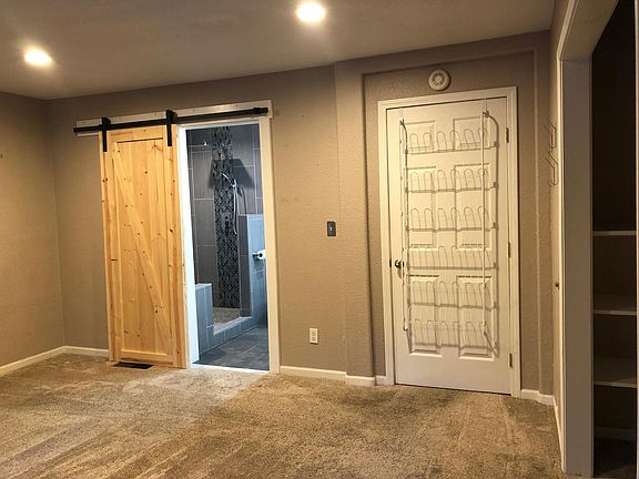 4th image of 2664 Armstrong Ave
