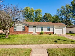 2115 Vinewood Dr, Columbus, IN 47203
