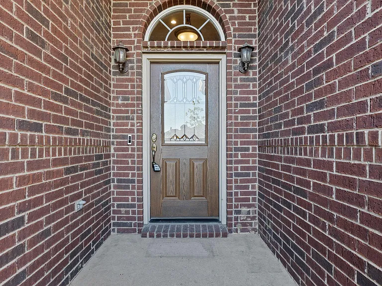 14710 Crystal Lake Dr — Photo 4