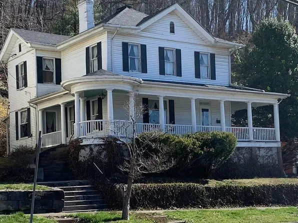 143 Mulberry Ave, Pomeroy, OH 45769