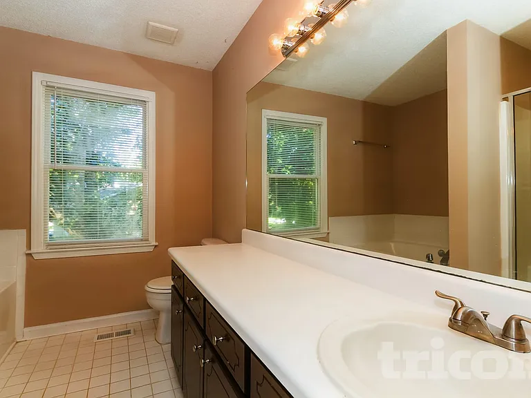 2965 Windcrest Dr — Photo 10