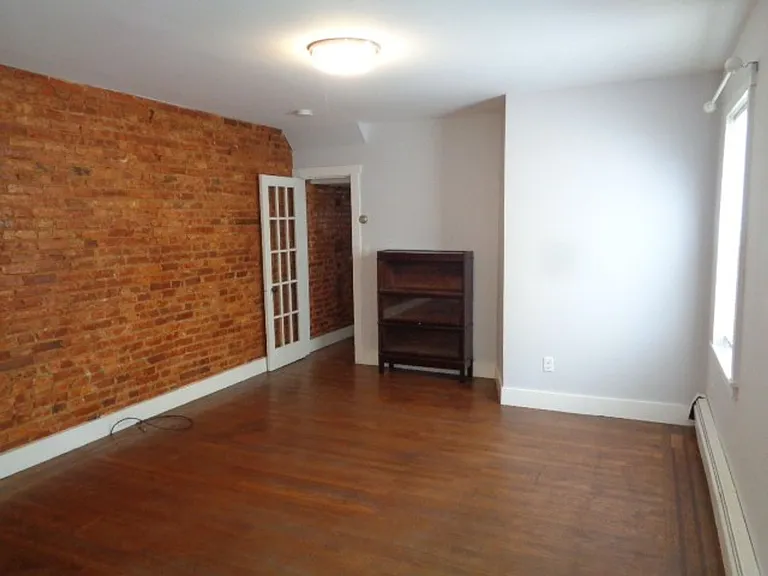 4025 Falls Rd — Photo 2