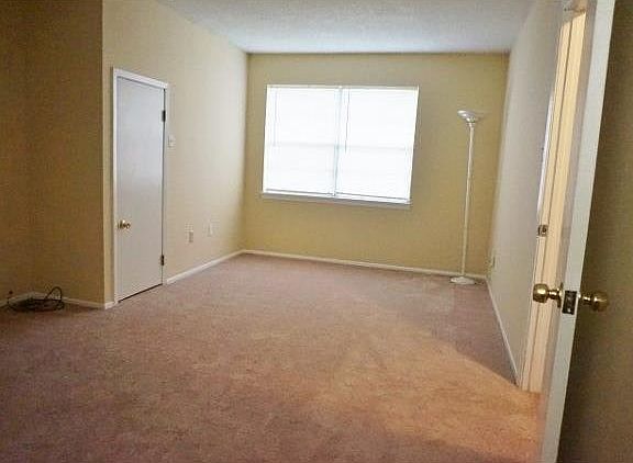 5th image of 405 Evergreen Dr