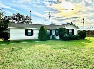 100 Happy Hollow Rd, Brenham, TX 77833