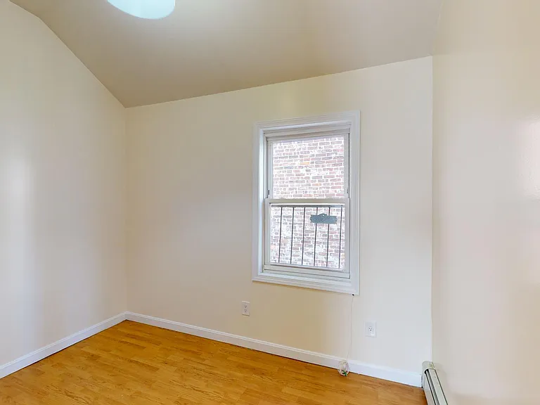 687 Montgomery St #2 — Photo 5