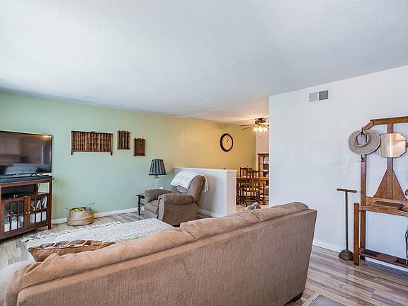 465 Merritt Ave-Living room