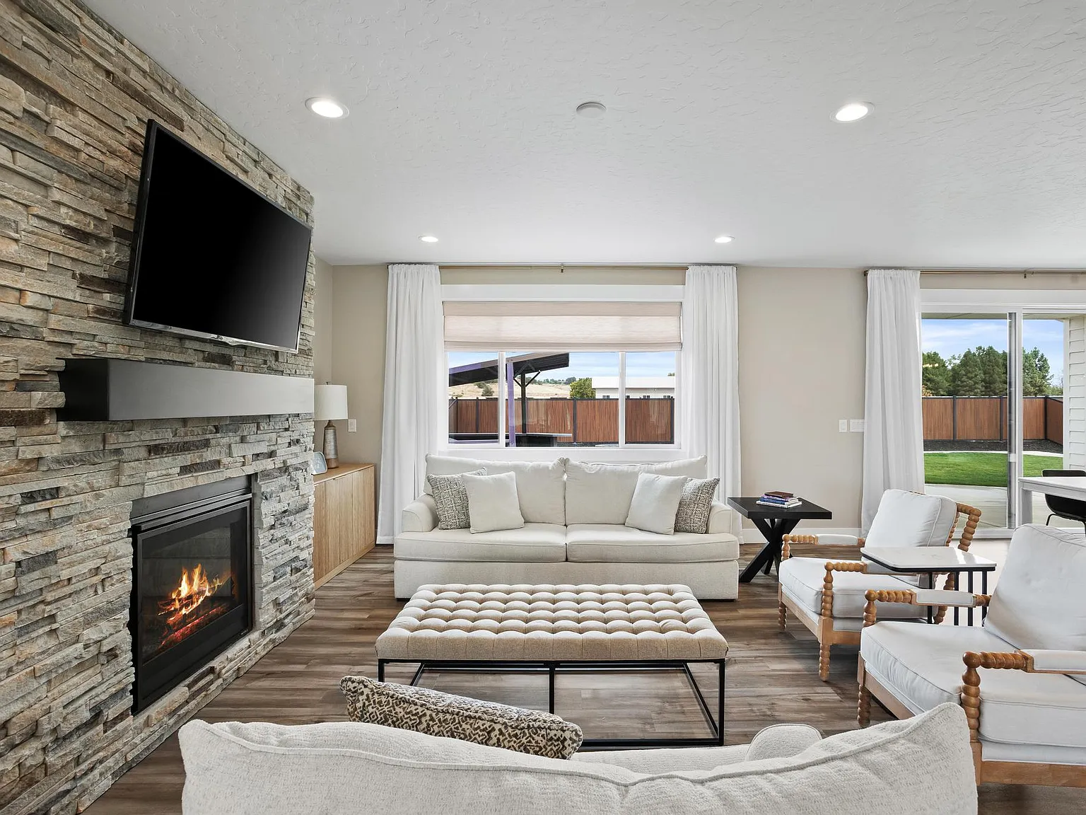 5 bed, 3.5 bath, 3225 sqft, $4,450 — Photo 3