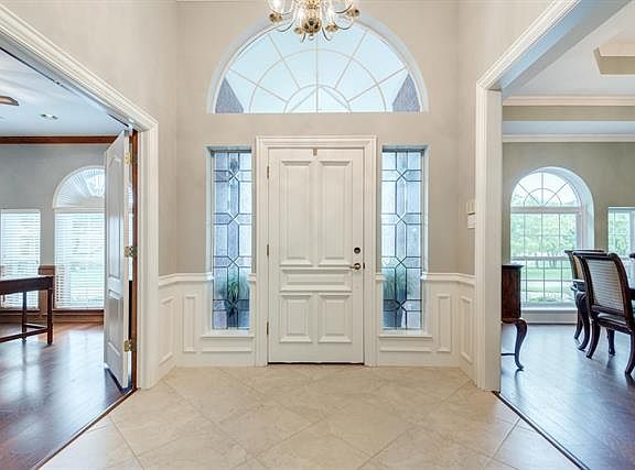 4th image of 1034 Runnymede Ct