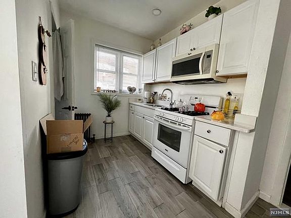 5th image of 46 Belmont Ave #1