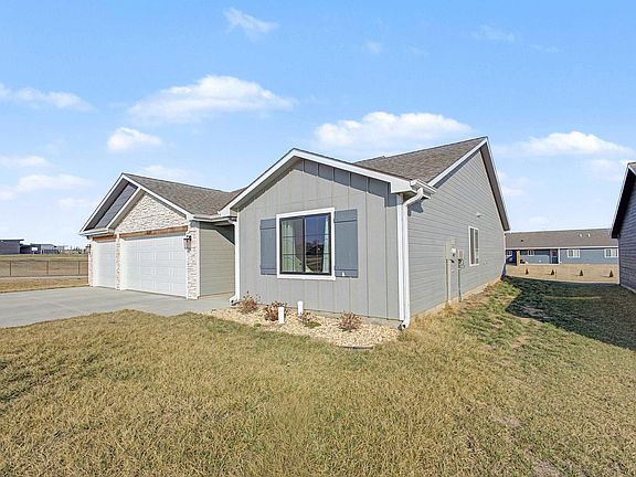 4th image of 4689 Irvine Dr