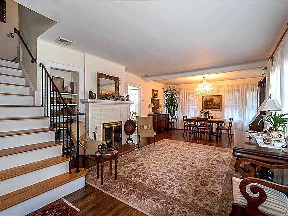 2nd image of 332 Warwick Ave