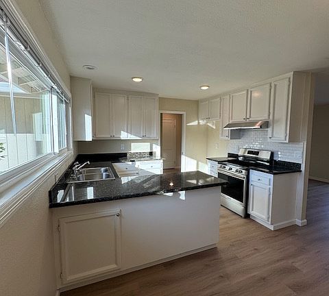 2nd image of 220 Vineyard Dr