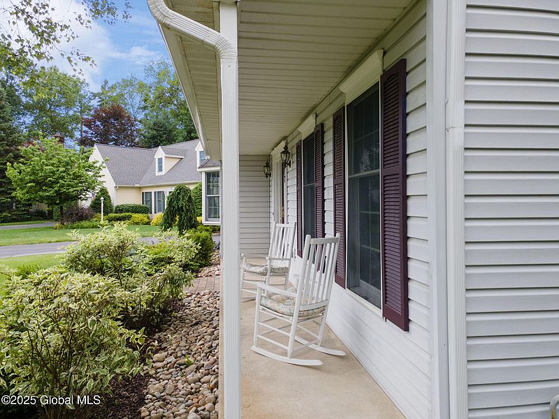 5th image of 77 Rotterdam Drive