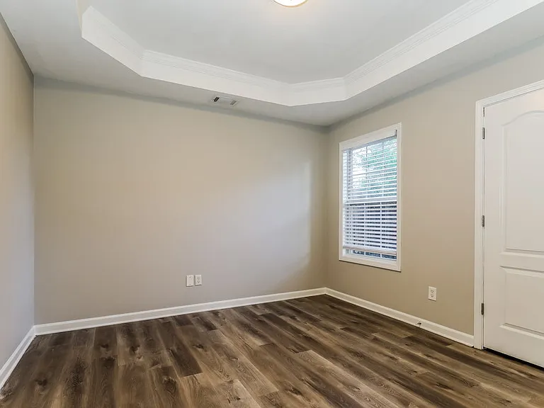 185 Revolutionary Dr — Photo 14