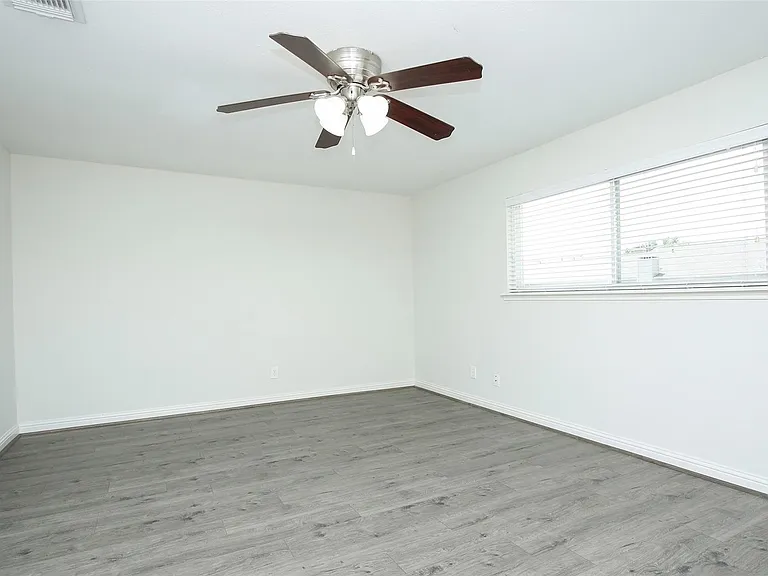 14641 Perthshire Rd — Photo 18