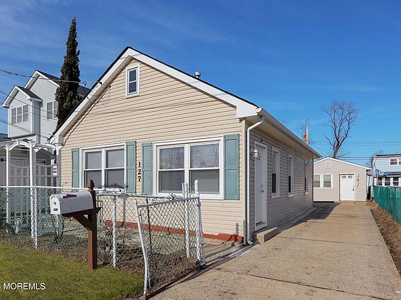 2nd image of 127 7th St #A