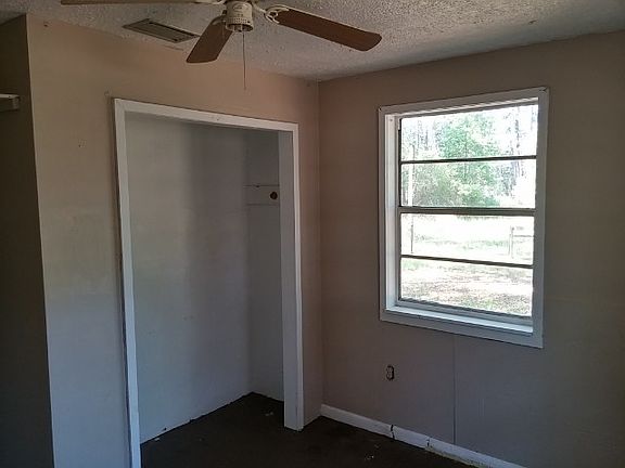 3rd image of 4450 NE 171st Ter